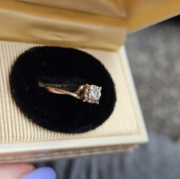 10k diamond ring size 8.5. Sizeable. Not stamped but tested 10k. This ring has b - Picture 5 of 9